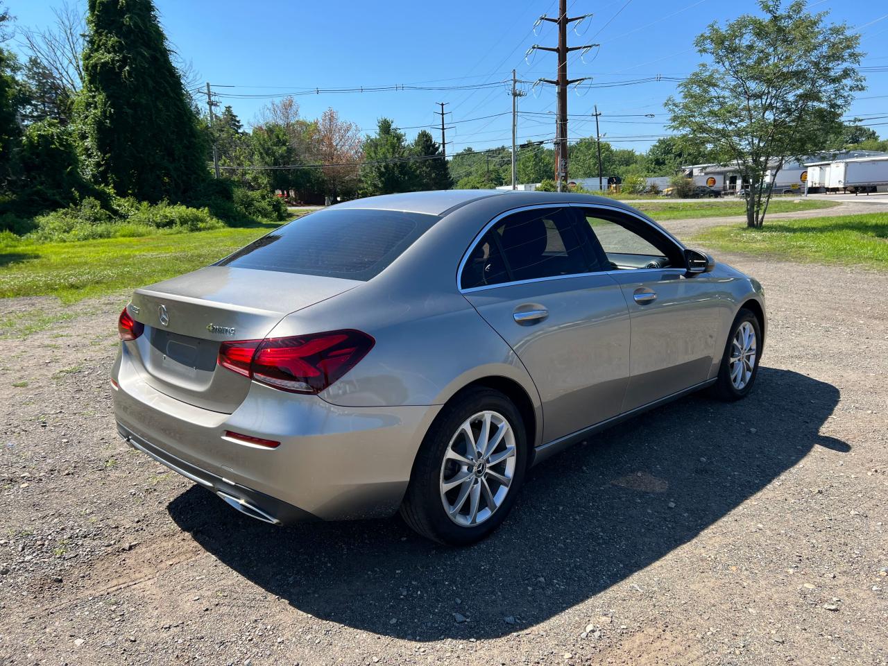 2019 Mercedes-Benz A 220 4Matic vin: WDD3G4FB2KW023875