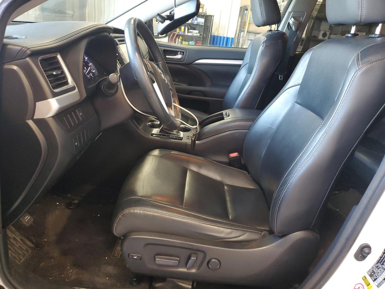 5TDKKRFH2GS122743 2016 Toyota Highlander Xle