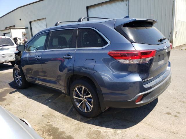 VIN 5TDJZRFHXJS910765 2018 Toyota Highlander, SE no.2