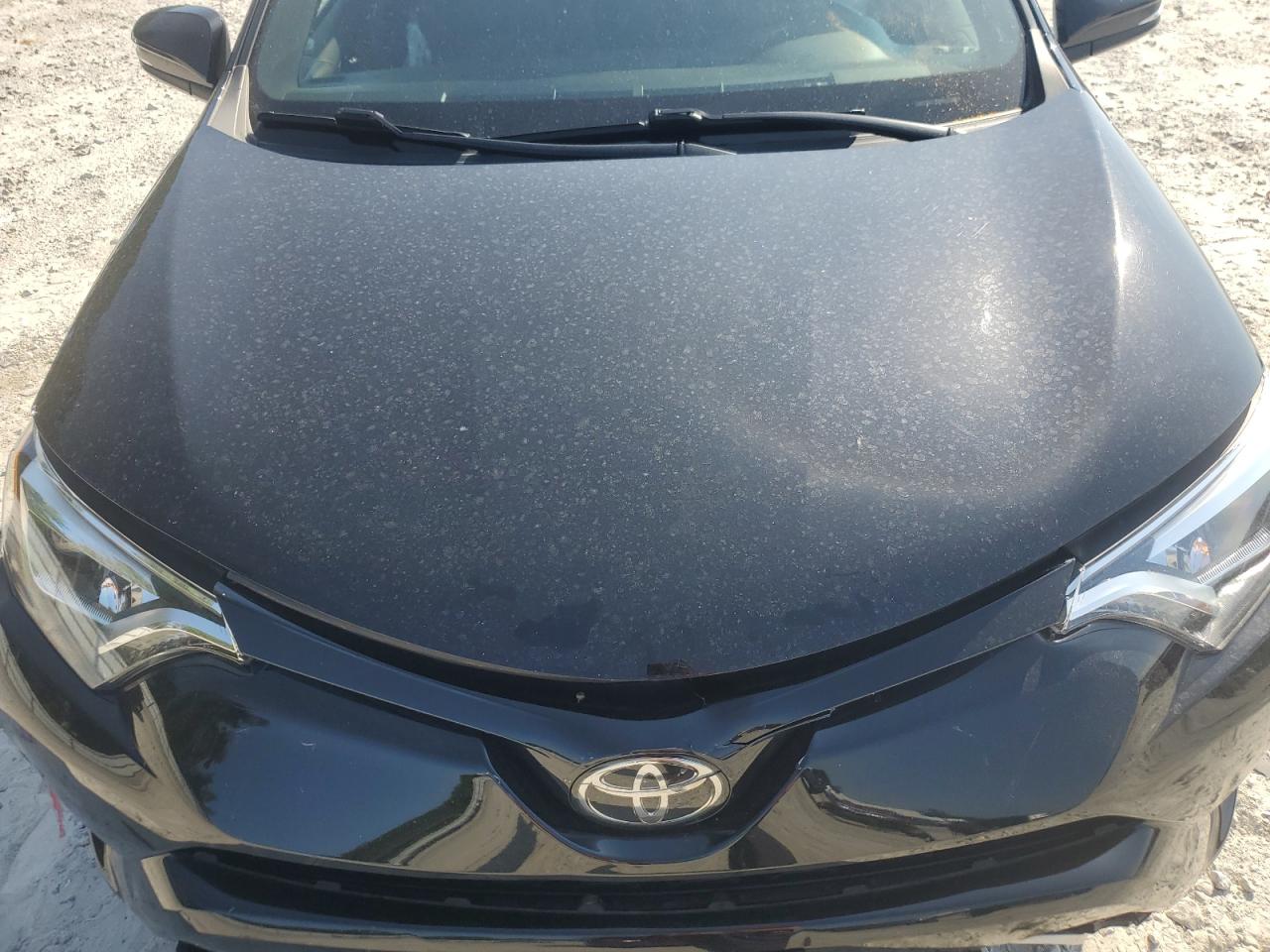 2T3NFREV8HW356717 2017 Toyota Rav4 Se