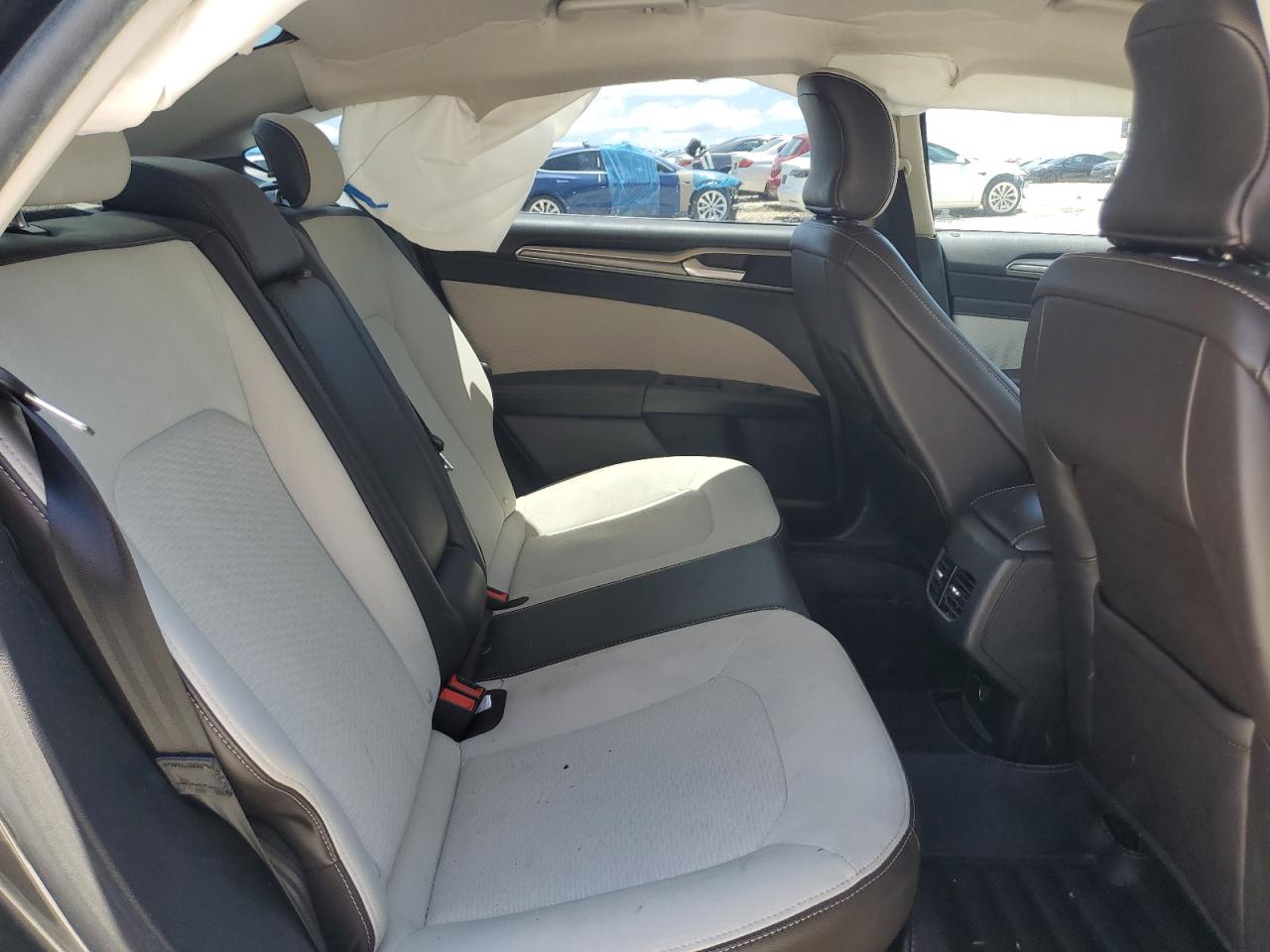 3FA6P0HD4KR246913 2019 Ford Fusion Se