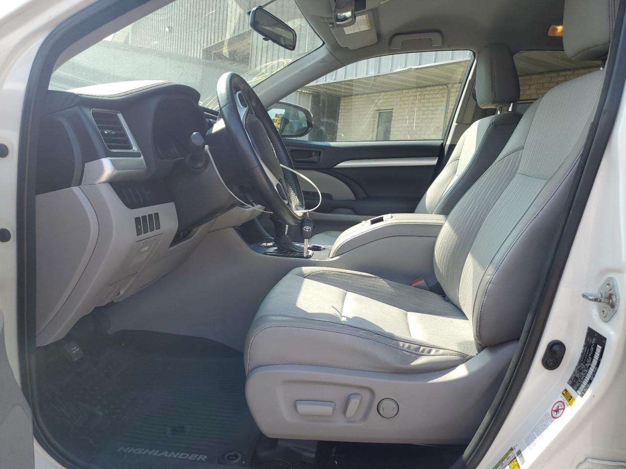 5TDBKRFH1FS141072 2015 Toyota Highlander Le