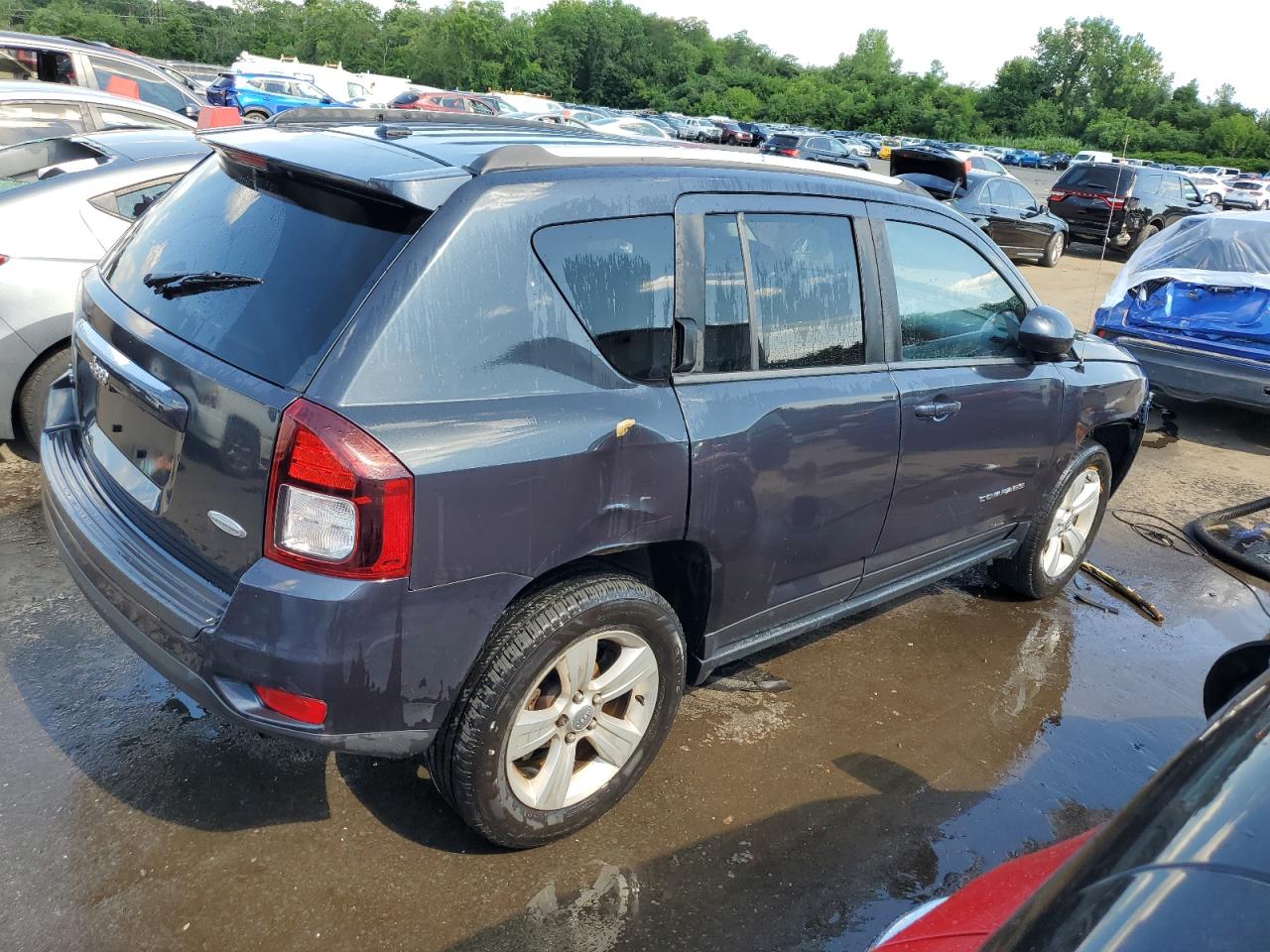 2015 Jeep Compass Latitude vin: 1C4NJDEB8FD218726