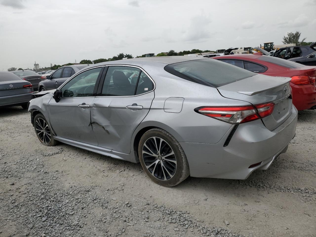 2018 Toyota Camry L vin: 4T1B11HK6JU082887