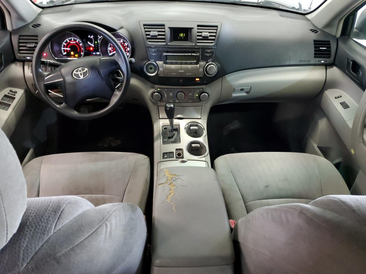 5TDBK3EH8BS077587 2011 Toyota Highlander Base