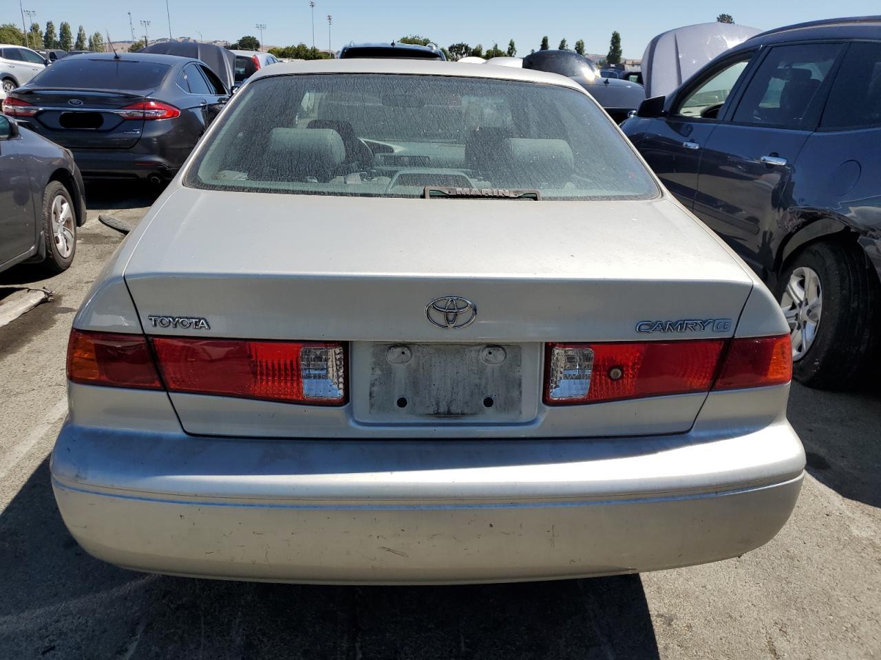 4T1BG22K9YU635040 2000 Toyota Camry Ce