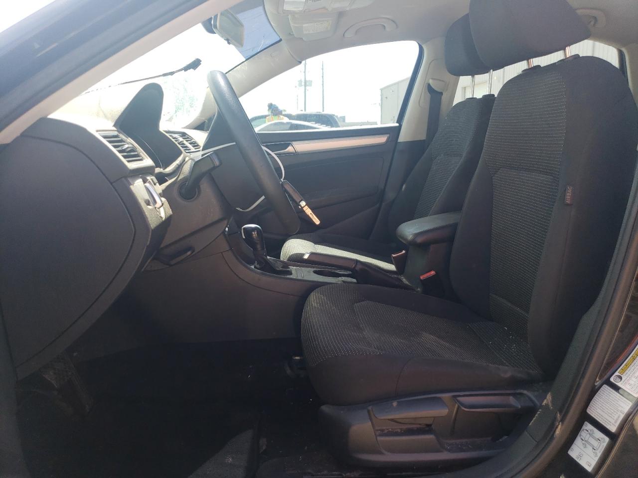 1VWAT7A30HC009222 2017 Volkswagen Passat S