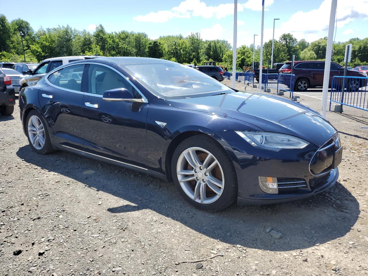 2013 Tesla Model S vin: 5YJSA1CG3DFP08772