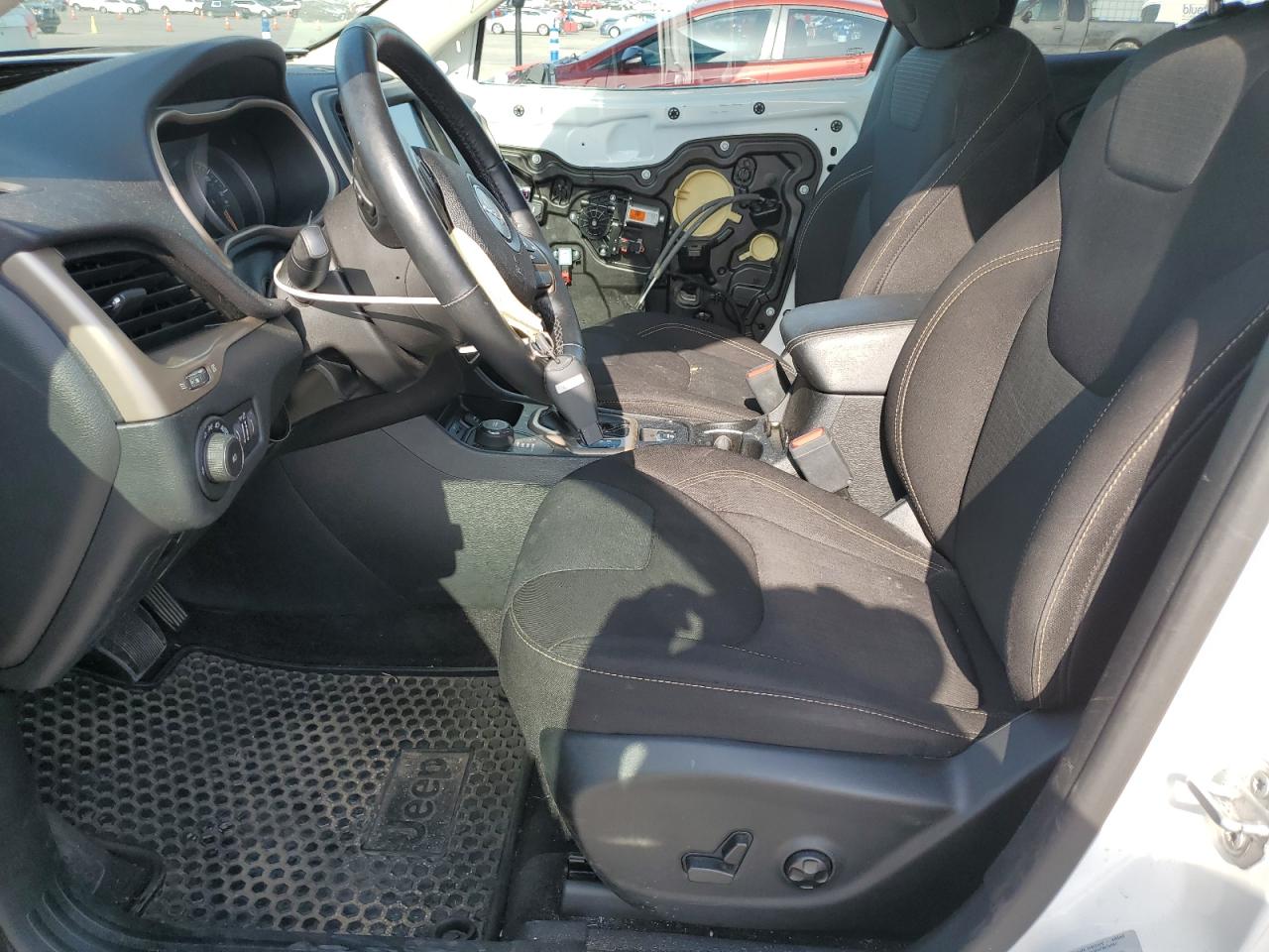 1C4PJMCS2HW515705 2017 Jeep Cherokee Latitude