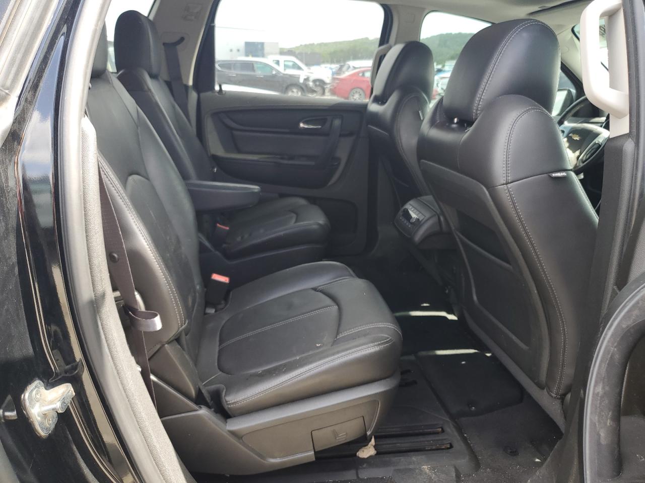 1GNKVHKDXHJ156892 2017 Chevrolet Traverse Lt