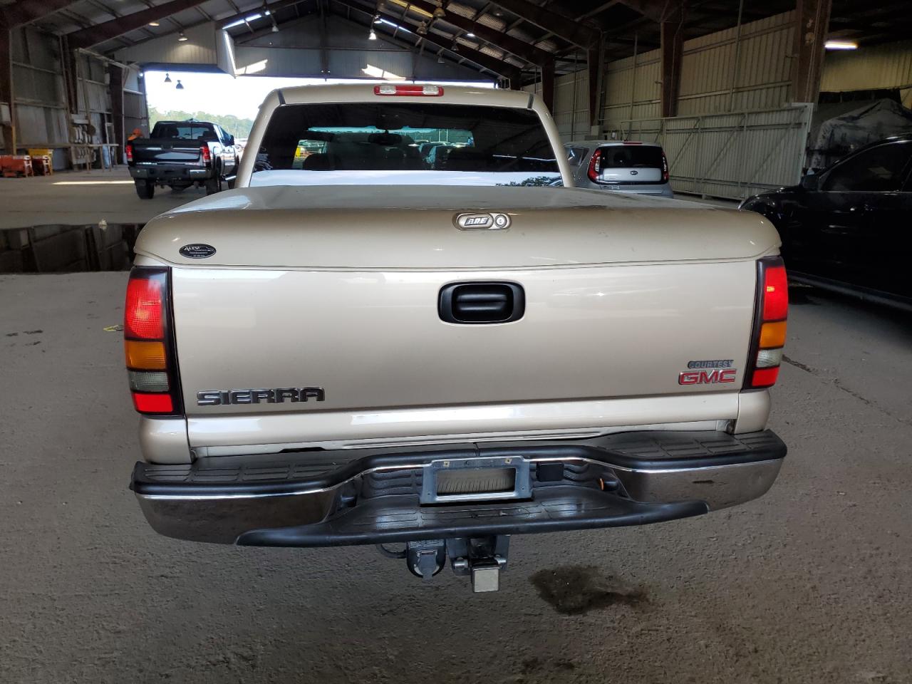 2GTEC13T151225273 2005 GMC New Sierra C1500