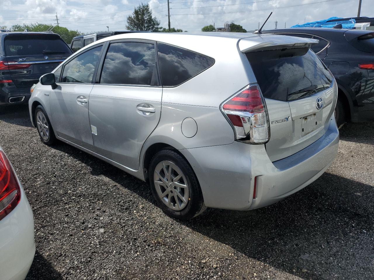 JTDZN3EU0HJ072098 2017 Toyota Prius V