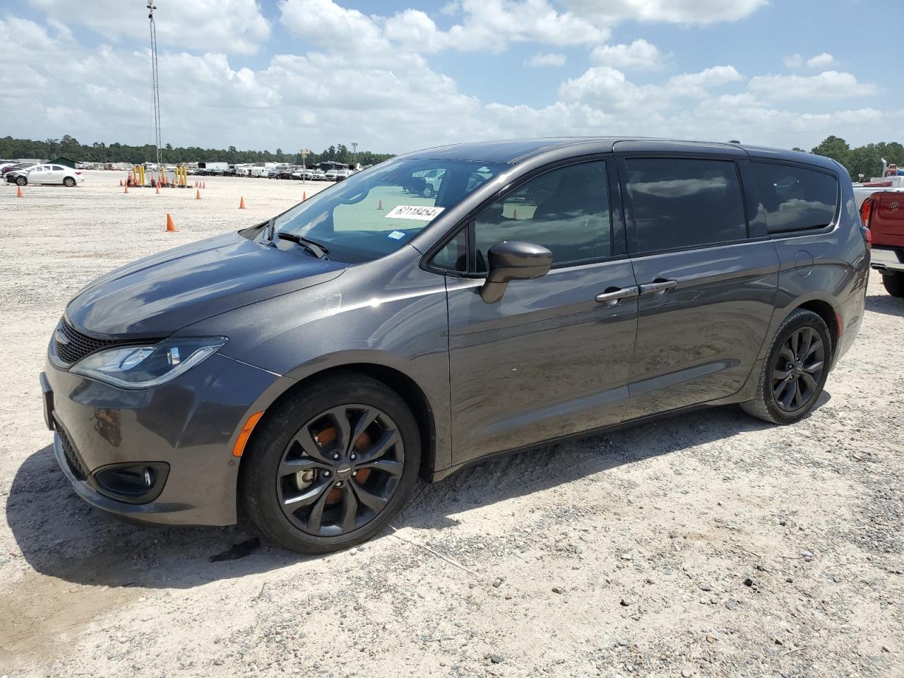 2019 Chrysler Pacifica Touring Plus vin: 2C4RC1FG6KR655684