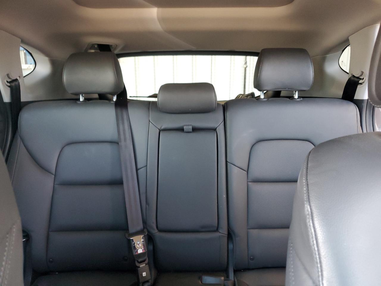 KM8J3CA27JU830865 2018 Hyundai Tucson Value