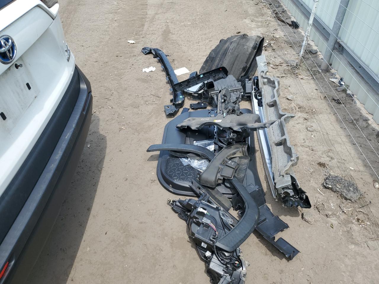 2T3RWRFV1LW094354 2020 Toyota Rav4 Xle