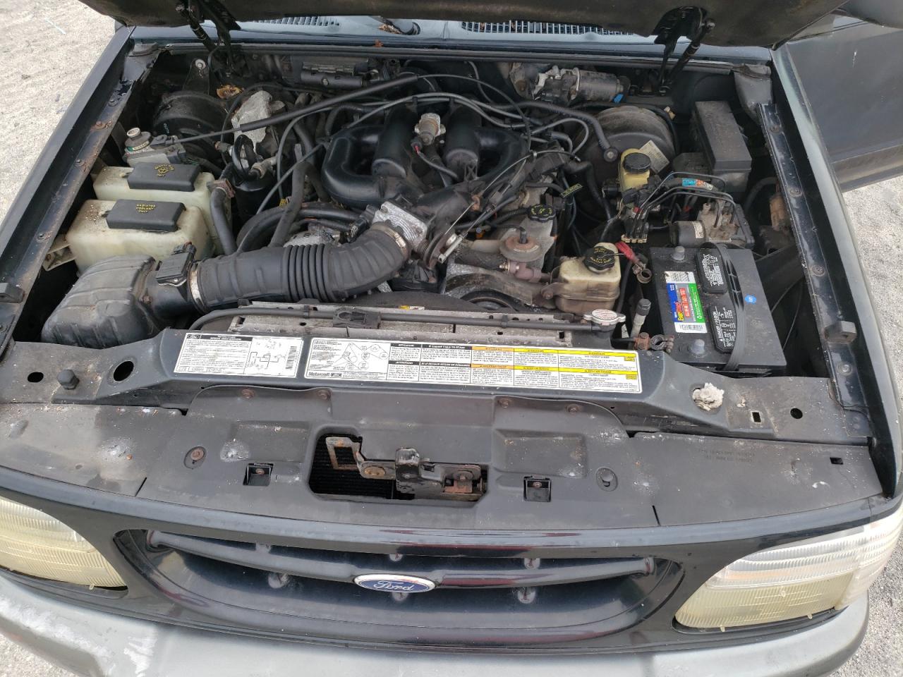 1FMYU70E0YUA48593 2000 Ford Explorer Sport