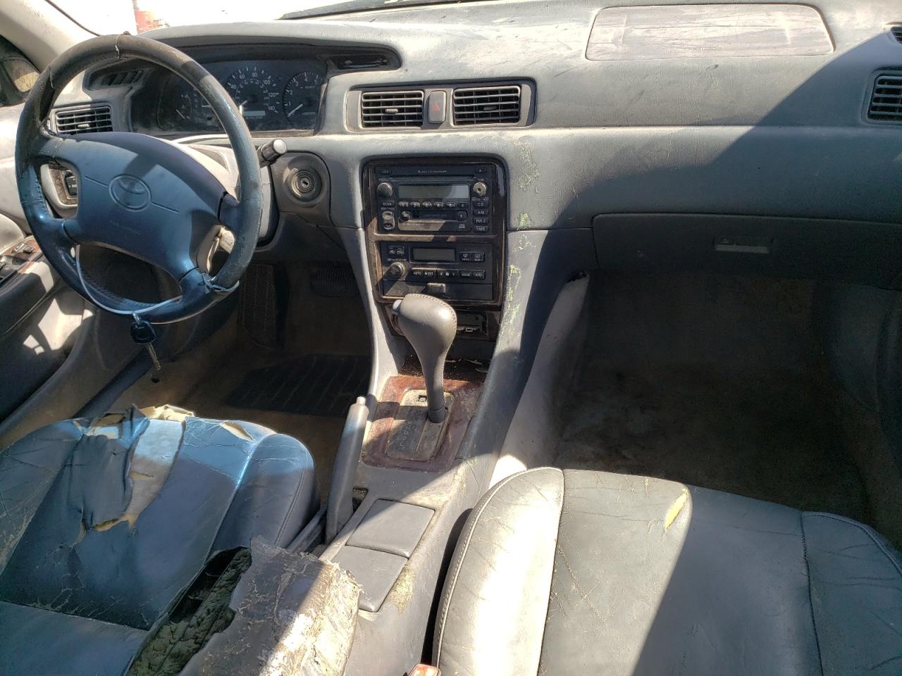 4T1BF28K2YU940549 2000 Toyota Camry Le