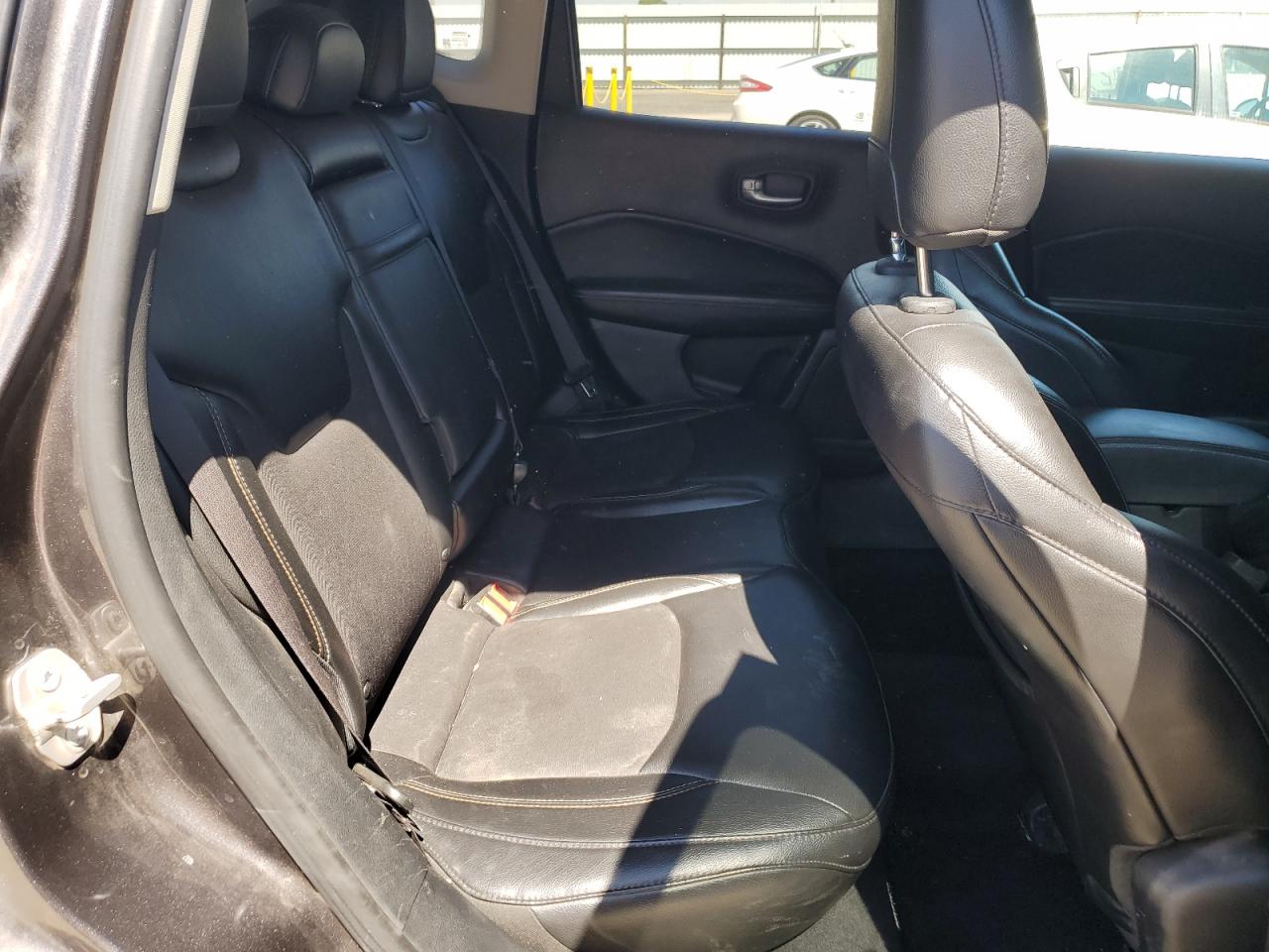 3C4NJCBB2JT441099 2018 Jeep Compass Latitude