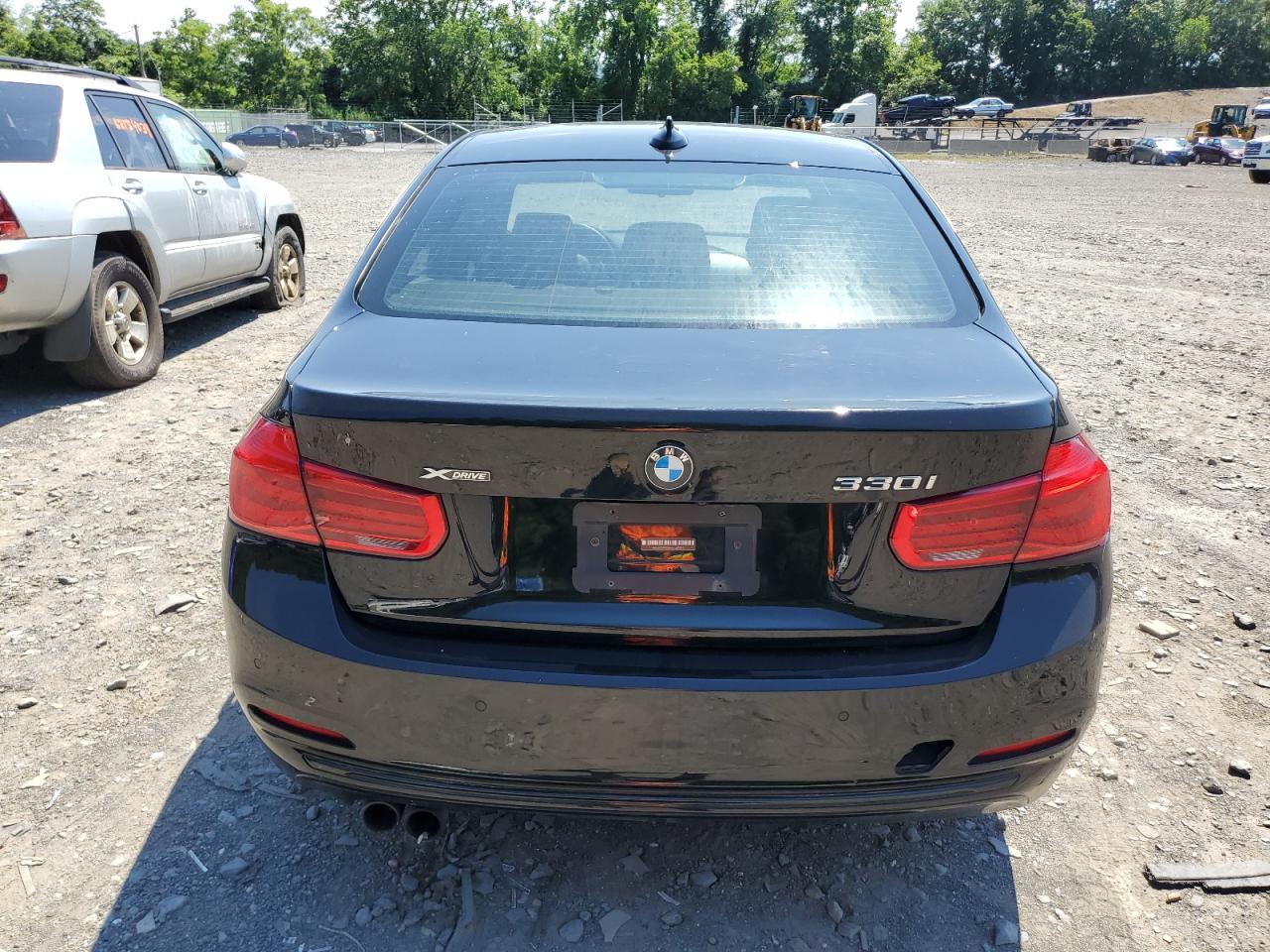 2017 BMW 330 Xi vin: WBA8D9G36HNU63025