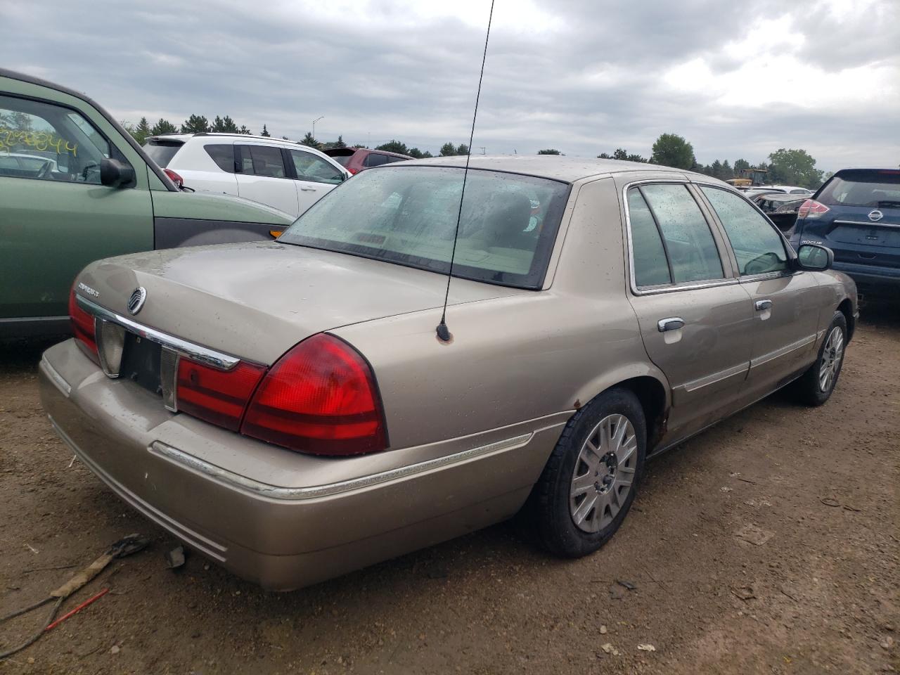 Lot #3030646095 2005 MERCURY GRAND MARQ