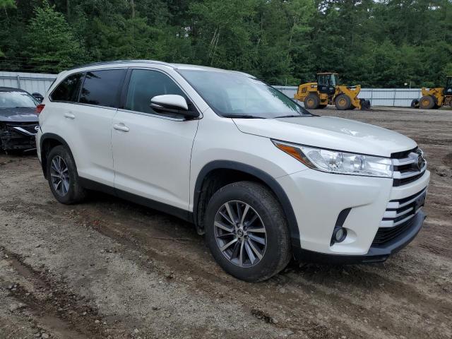 VIN 5TDJZRFH6KS605314 2019 Toyota Highlander, SE no.4