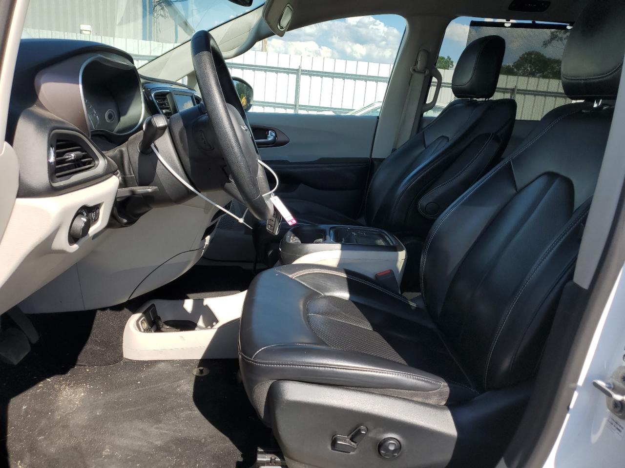 2C4RC1DG8LR182567 2020 Chrysler Voyager Lxi