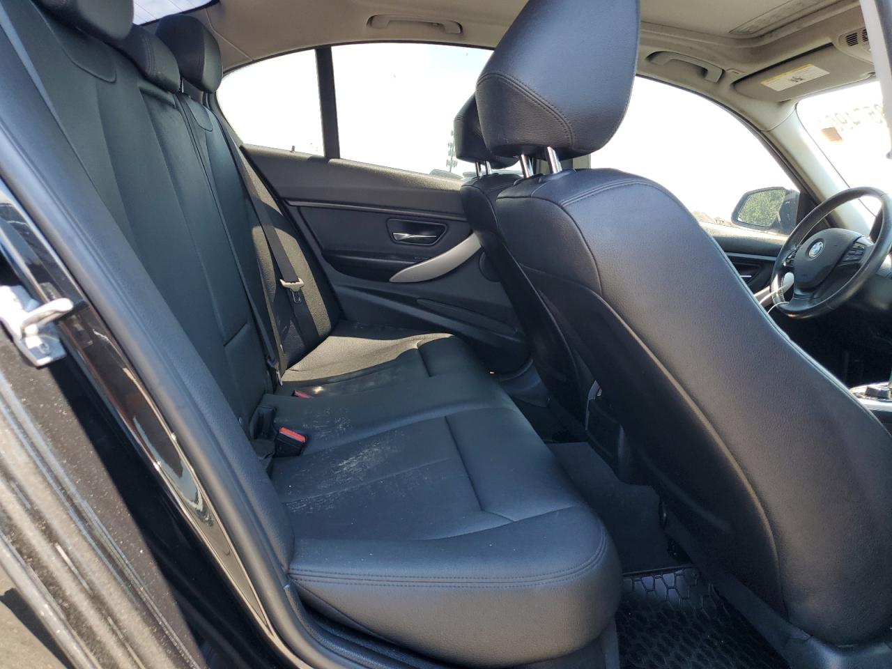 WBA8A3C50HK692010 2017 BMW 320 Xi