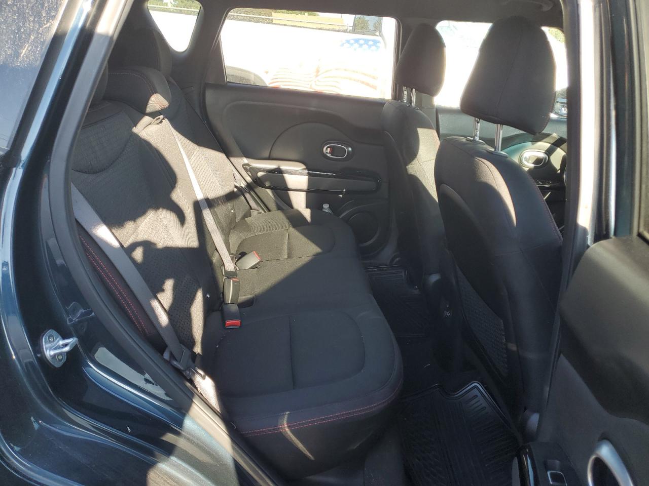 KNDJP3A56J7608318 2018 Kia Soul +