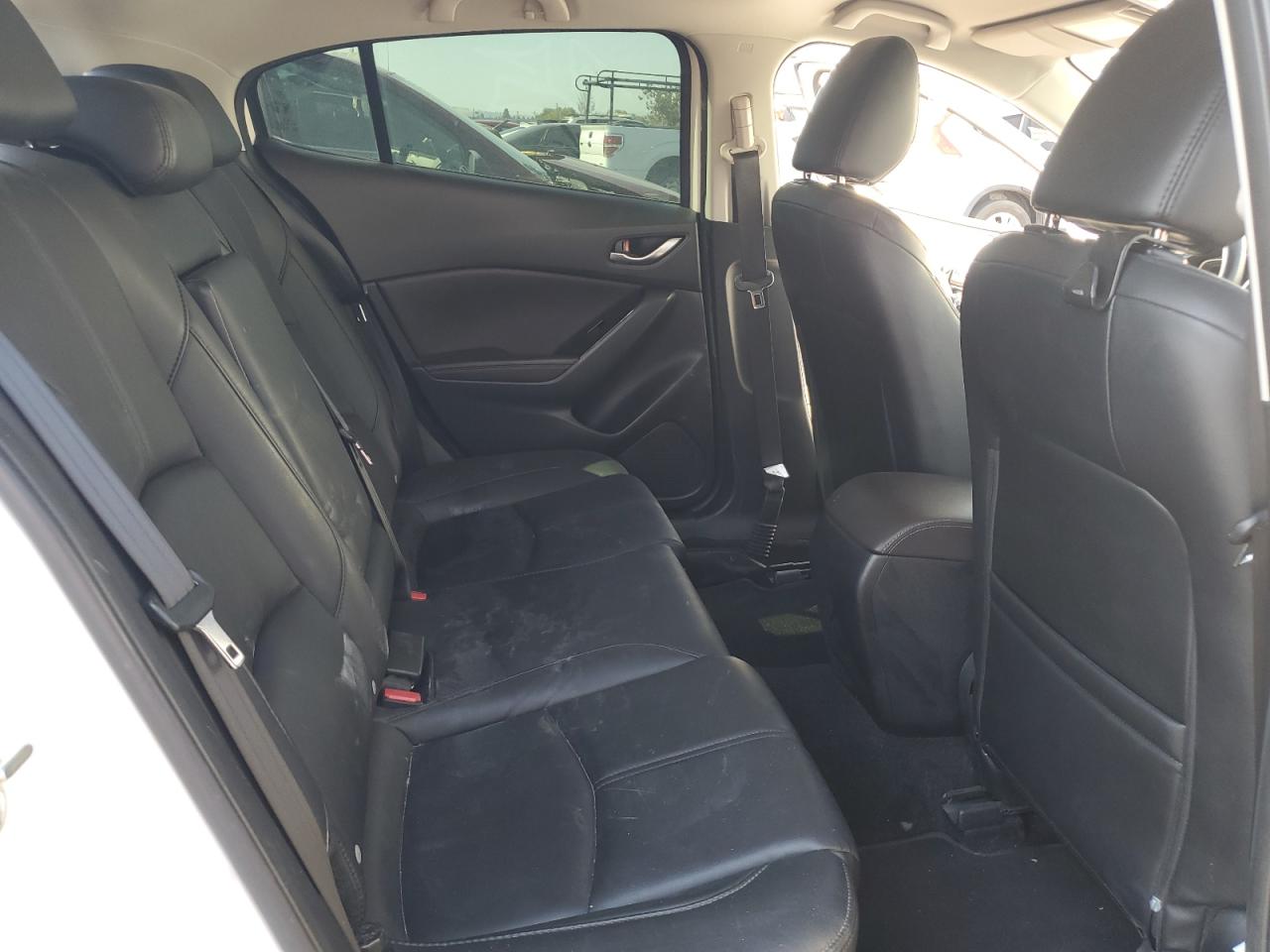 3MZBN1L35JM164832 2018 Mazda 3 Touring