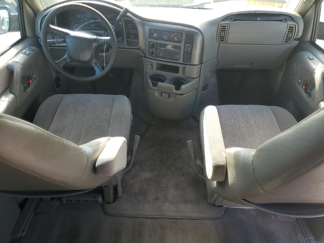 1GNDM19W9YB147105 2000 Chevrolet Astro