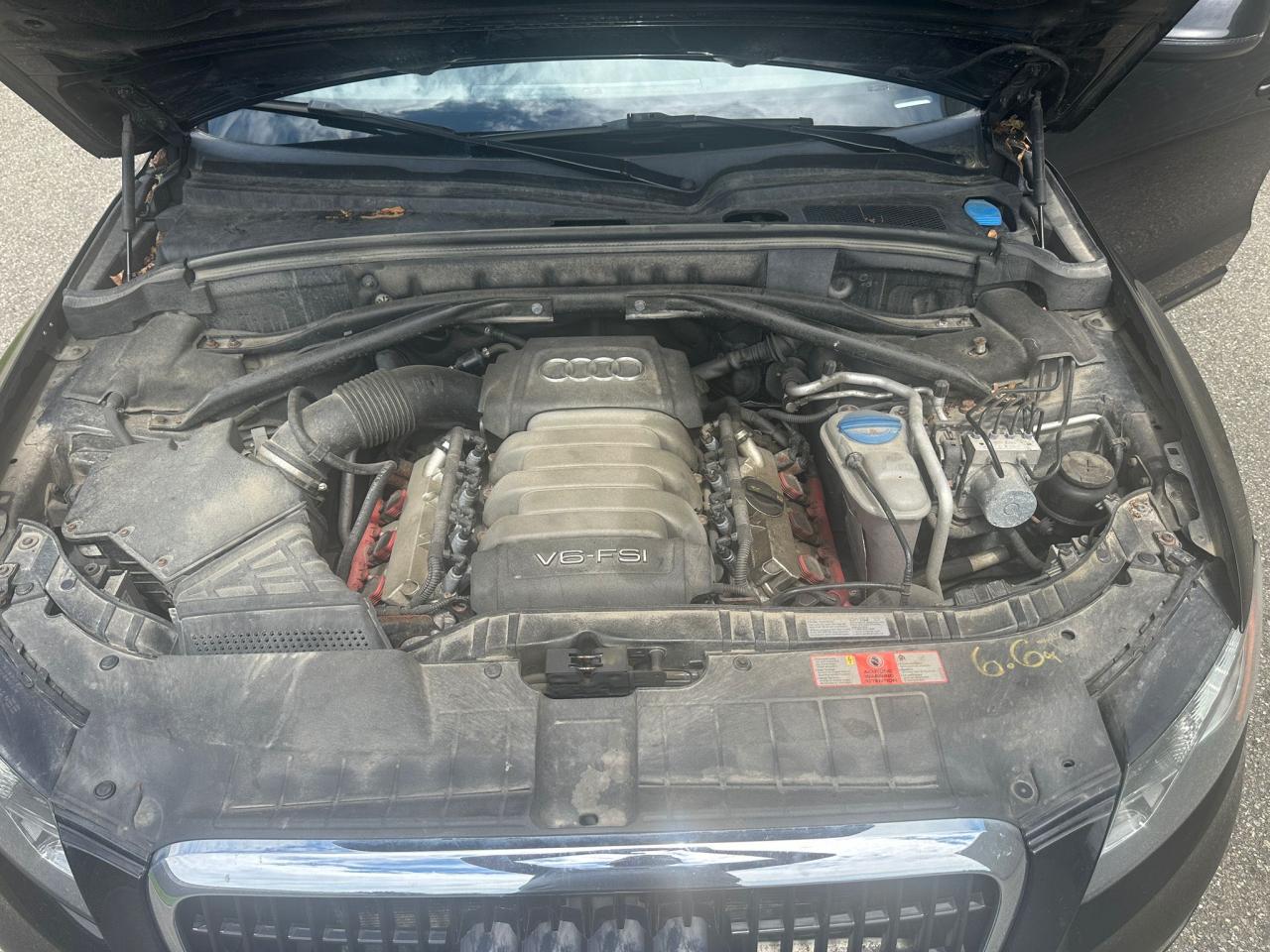 WA1LKAFP7AA060736 2010 Audi Q5 Premium