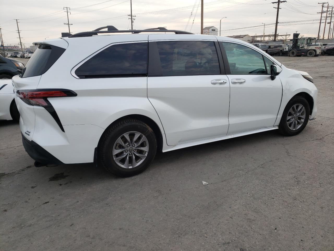 2022 Toyota Sienna Xle vin: 5TDJRKEC2NS100923