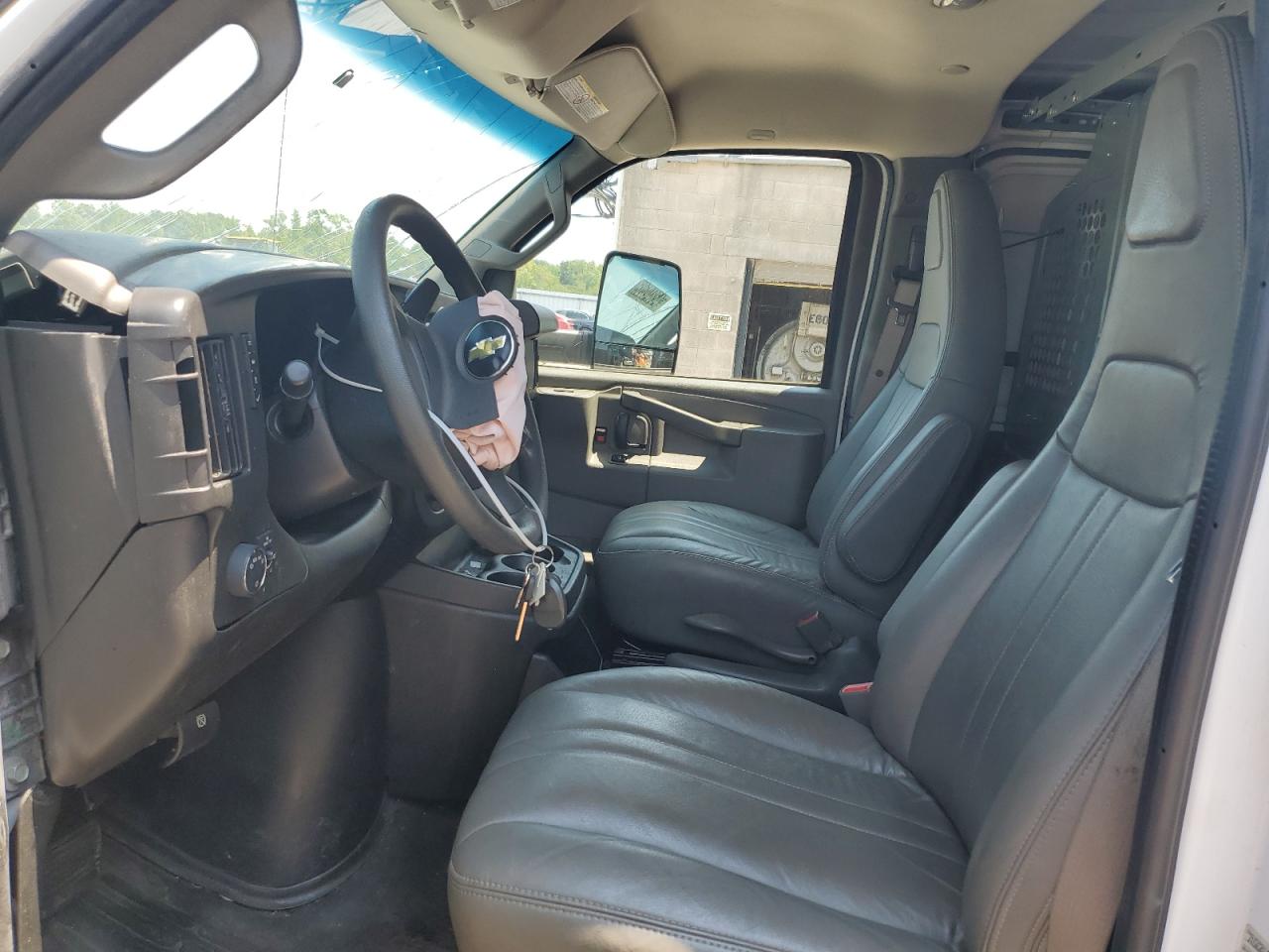 1GCWGAFF8H1320471 2017 Chevrolet Express G2500