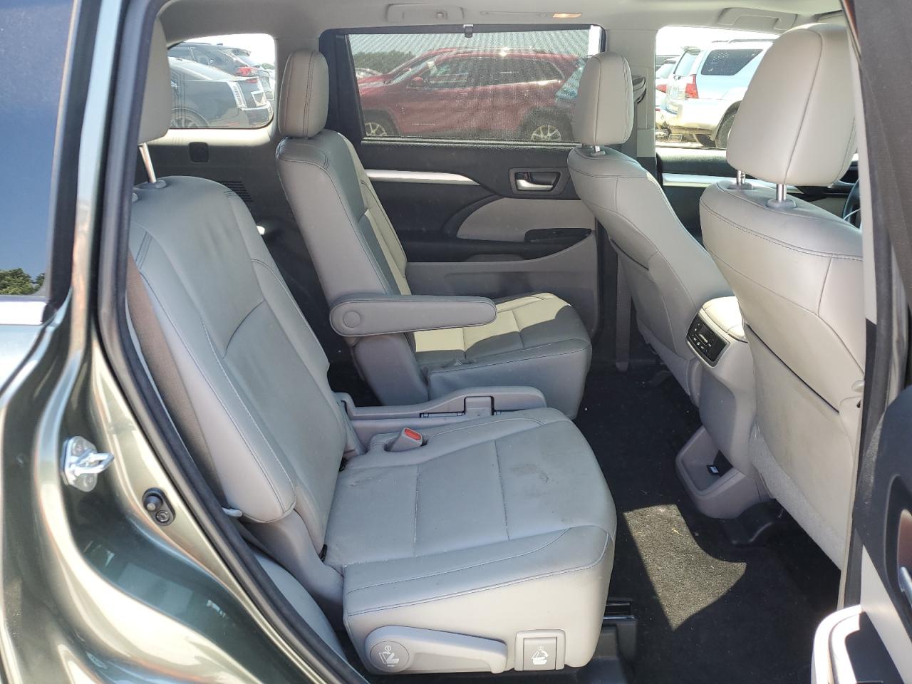 5TDKZRFH6HS221787 2017 Toyota Highlander Se