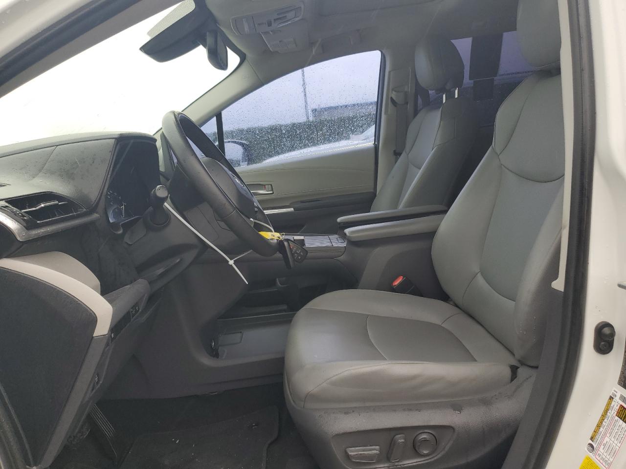 5TDYRKEC0MS062055 2021 Toyota Sienna Xle