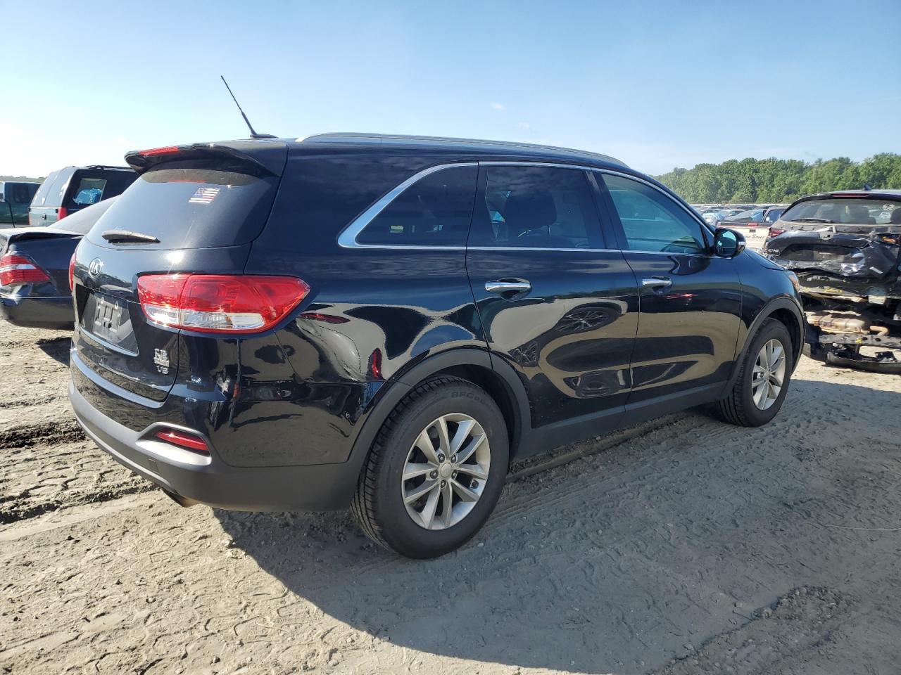 2017 Kia Sorento Lx vin: 5XYPG4A54HG217911