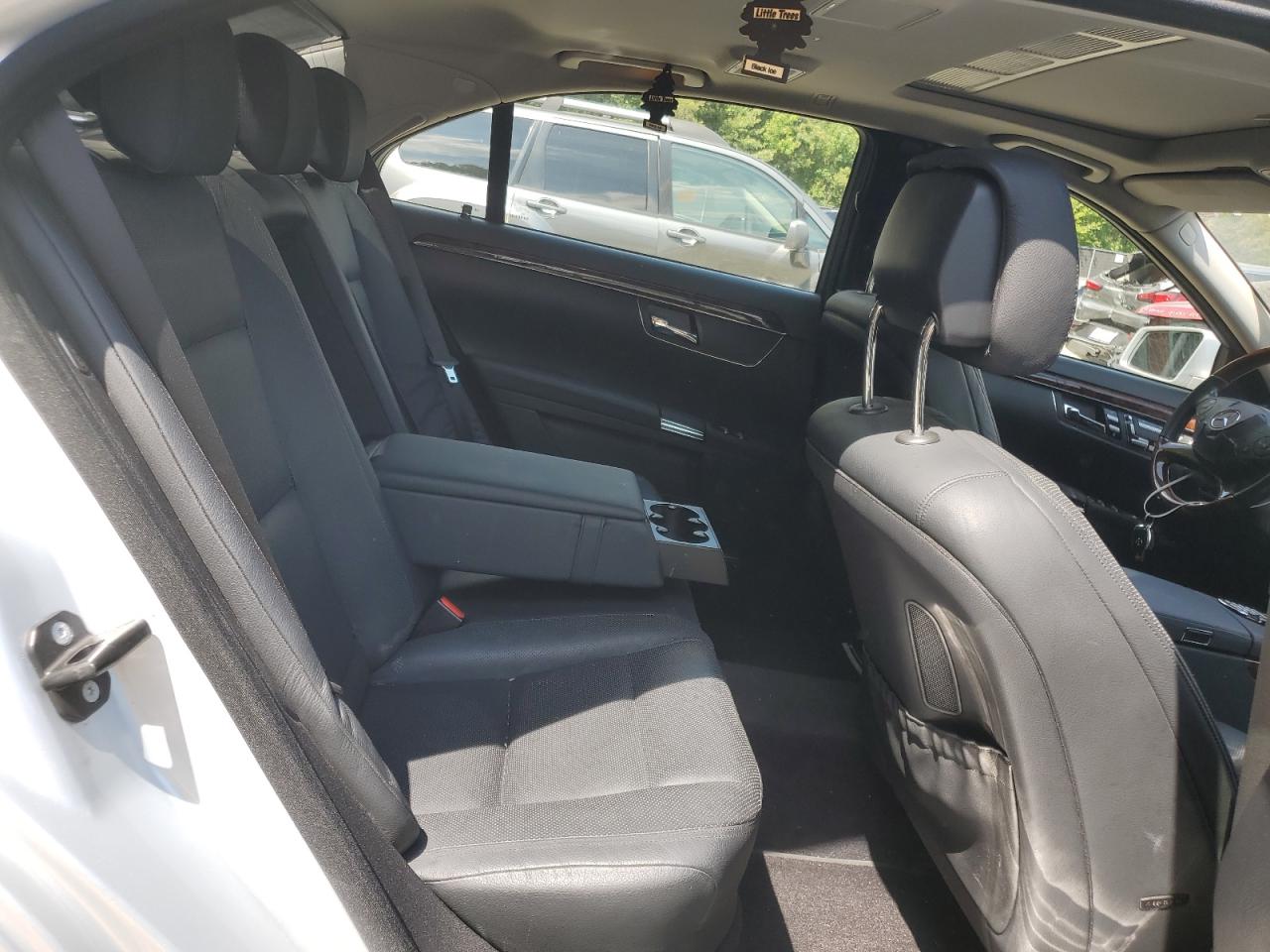 WDDNG8GB0AA310965 2010 Mercedes-Benz S 550 4Matic