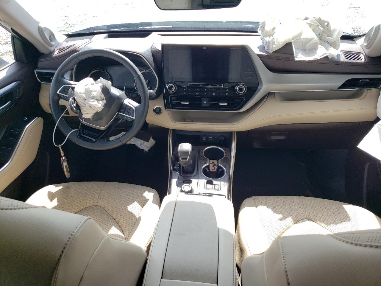 5TDFZRBH0NS238460 2022 Toyota Highlander Platinum