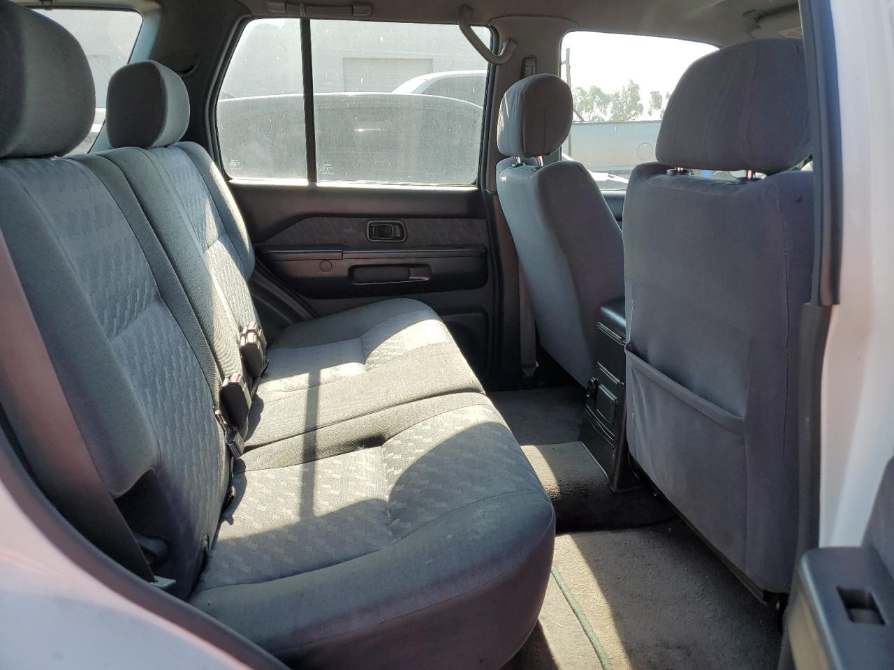 JN8AR05S3WW285694 1998 Nissan Pathfinder Xe