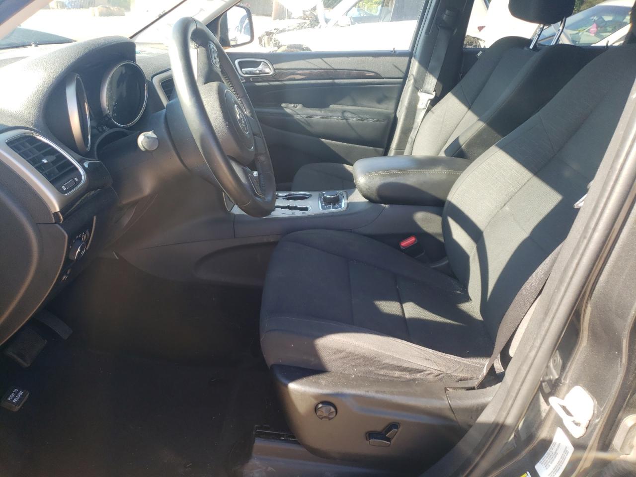 1J4RR4GG5BC521492 2011 Jeep Grand Cherokee Laredo