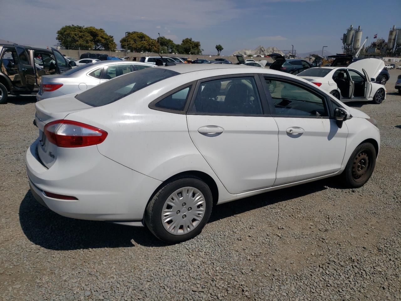 2015 Ford Fiesta S vin: 3FADP4AJ8FM186863