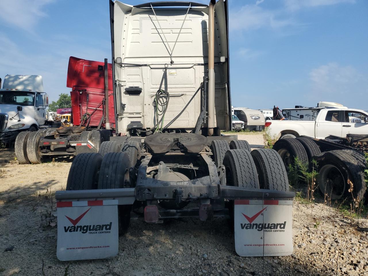 Lot #3304490436 2023 VOLVO VN VNL