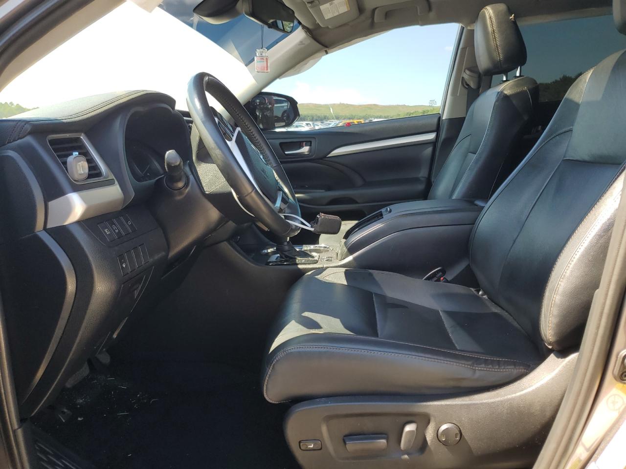 5TDJZRFH9KS580389 2019 Toyota Highlander Se