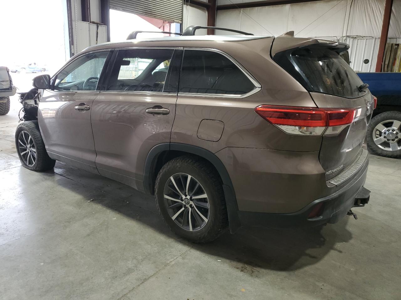 Lot #2766561066 2017 TOYOTA HIGHLANDER