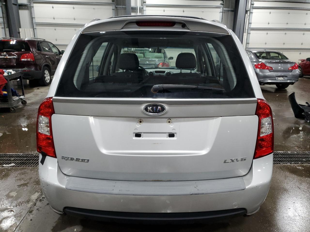 KNAFG526X87179412 2008 Kia Rondo Lx