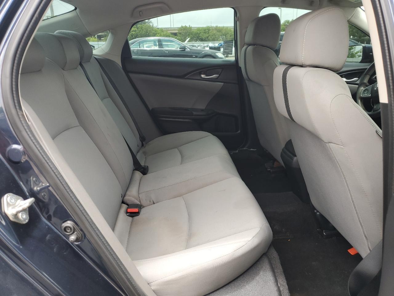 19XFC2F58JE019288 2018 Honda Civic Lx