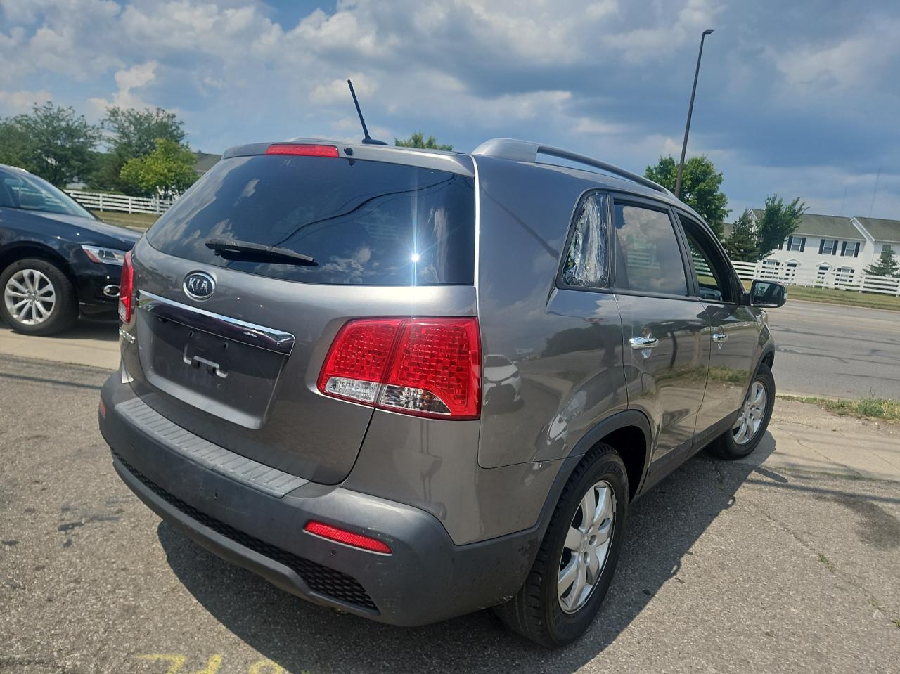 2012 Kia Sorento Base vin: 5XYKT3A60CG195231