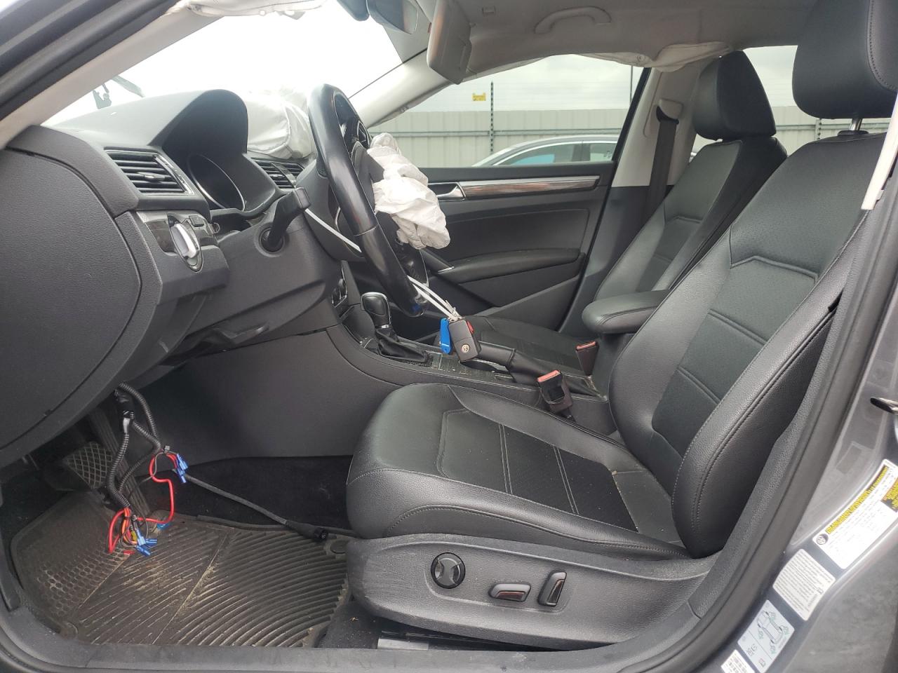 1VWBA7A39JC000132 2018 Volkswagen Passat Se