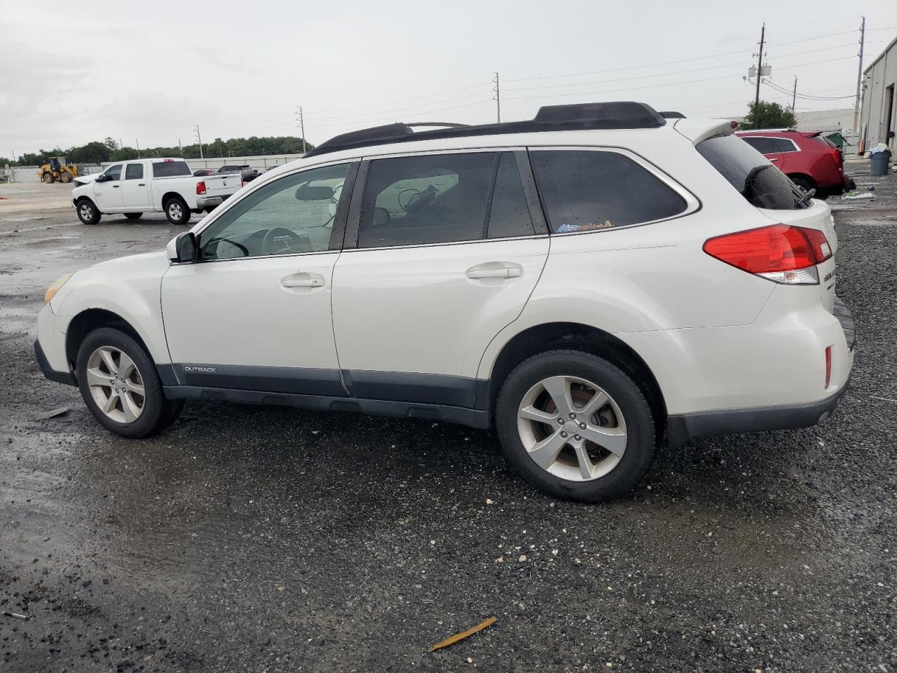 2013 Subaru Outback 2.5I Premium vin: 4S4BRCCC8D3241603