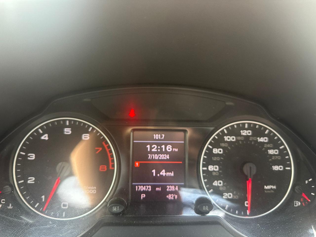 WA1LKAFP7AA060736 2010 Audi Q5 Premium